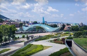 Công viên Rike và cầu hòa bình – thiết kế nghệ thuật hiện đại của thủ đô cổ Tbilisi, Georgia