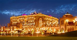 Tại sao du khách phải tận mắt chiêm ngưỡng Emirates Palace, Abu Dhabi ?