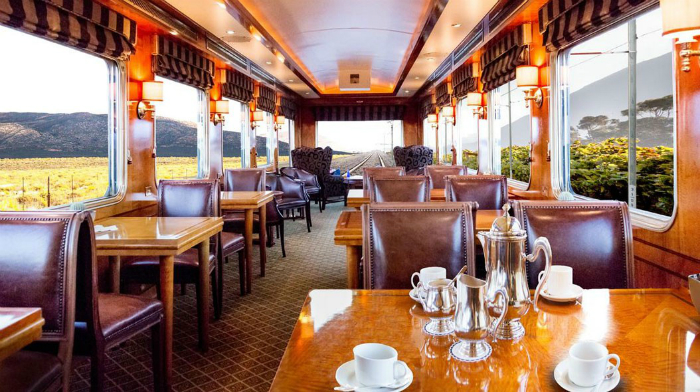 Phòng ăn xa hoa trên con tàu Blue Train 