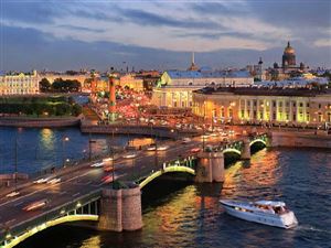 Sông Neva đẹp thơ mộng ôm lấy Saint Petersburg cổ kính