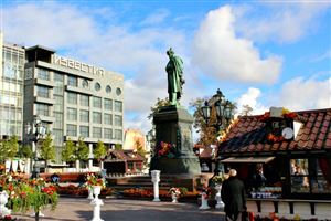 Du lịch Nga đến thăm quảng trường Pushkin